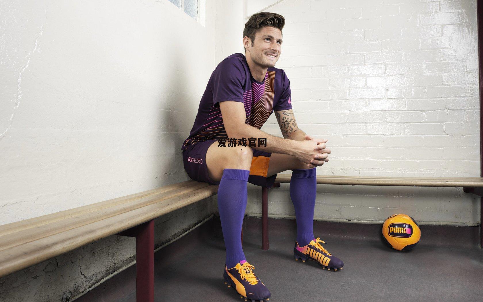 南非足球赛爆发惊人冲突 球迷驾车冲入场内追撞裁判引发安全疑虑