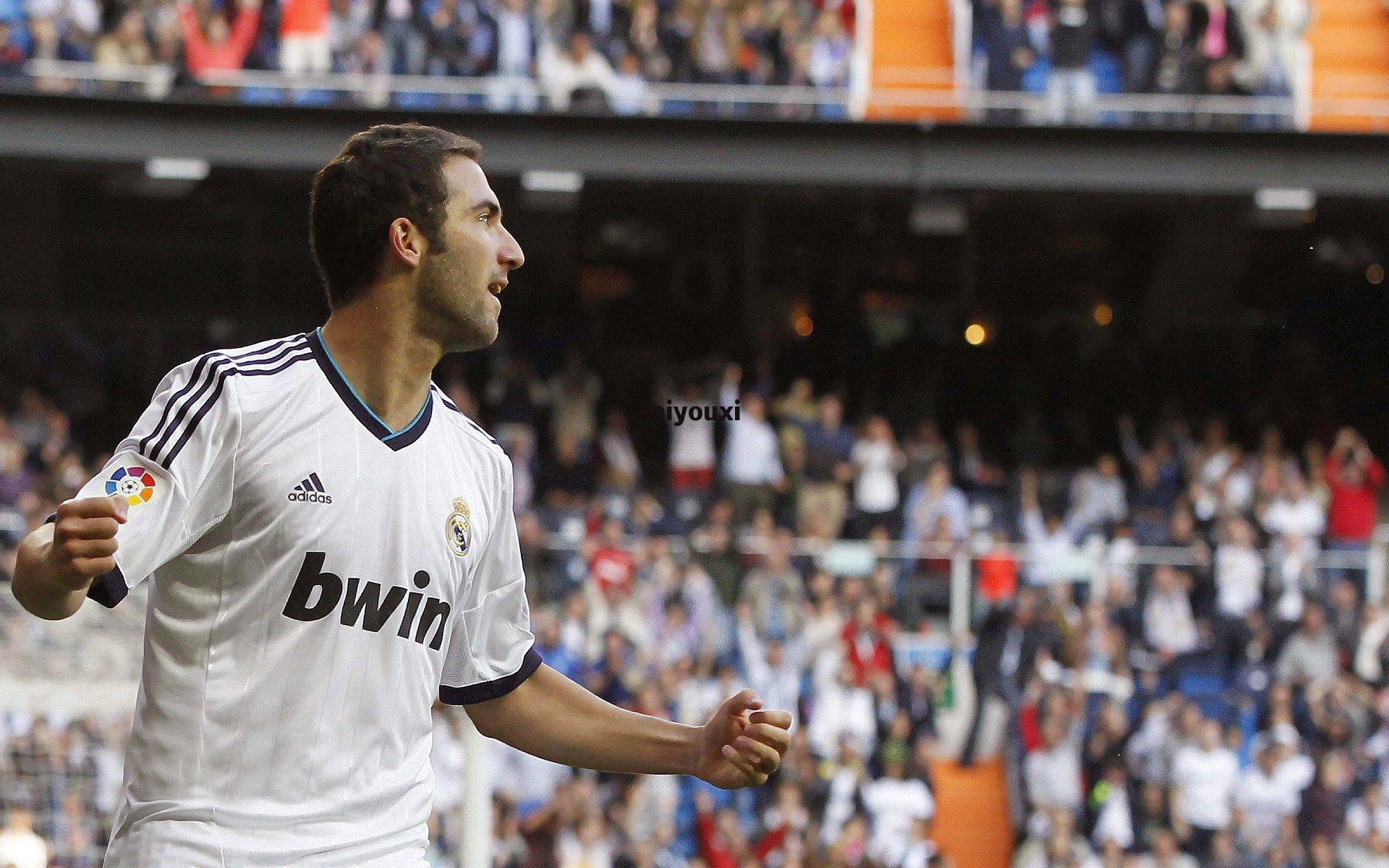 红魔身价震荡，新星姆伯莫身价飙升1500万欧元，乌加特遭遇千万跌幅引深思